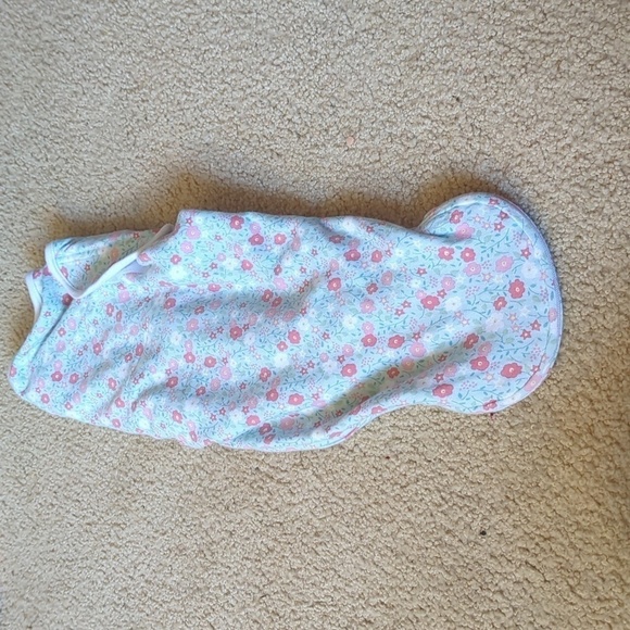 Aden + Anais Essentials Blue Floral Swaddle Size 0-3 Months - Picture 4 of 9